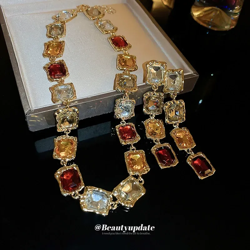 Colored diamond geometric necklace, retro new fashion necklace and earrings