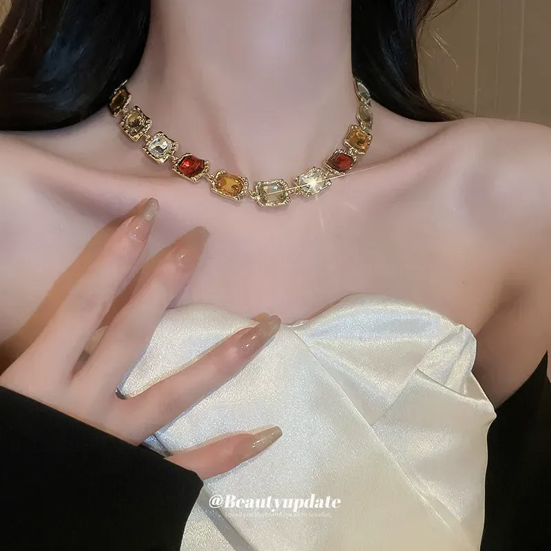Colored diamond geometric necklace, retro new fashion necklace and earrings