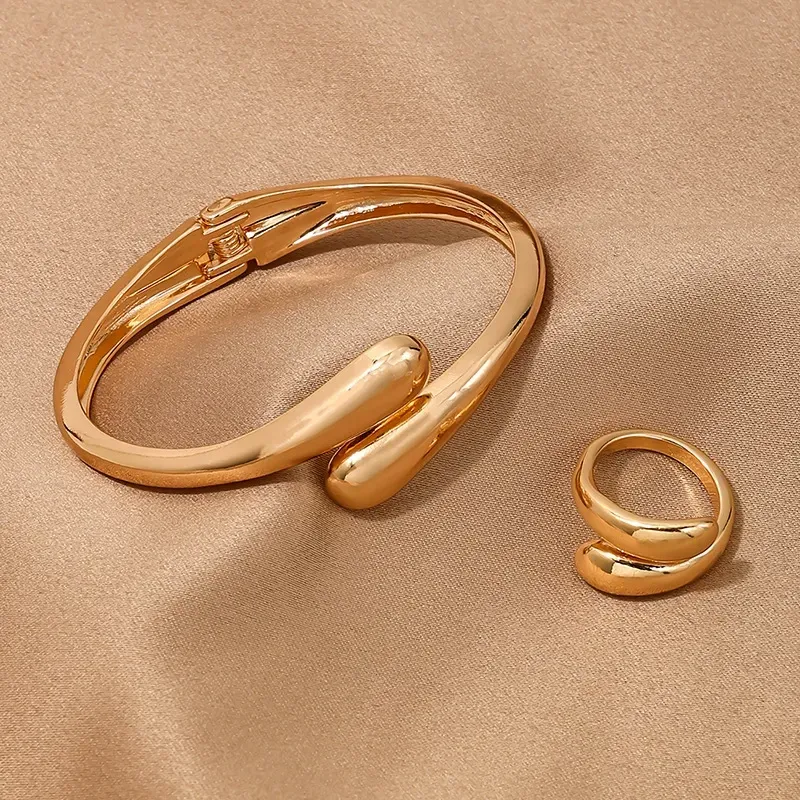 Fashion heavy metal jewelry 3-piece set, elegant necklace, exaggerated irregular bracelet and ring