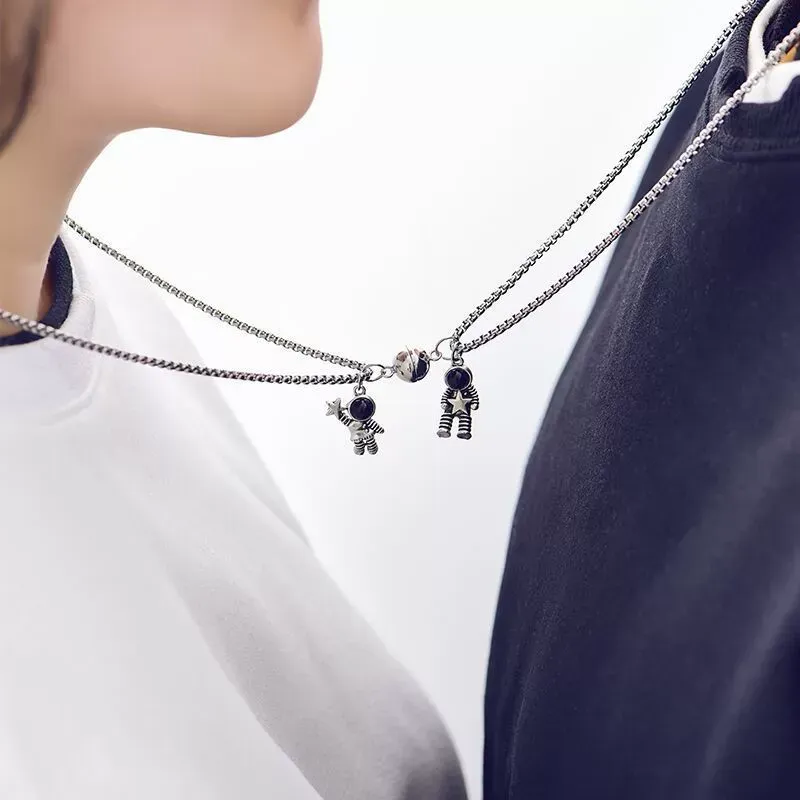 Magnetic astronaut couple necklace, perfect as a gift for your bestie
