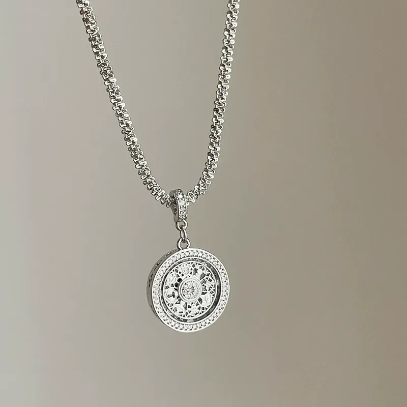 Rotatable silver fashion necklace, no fading