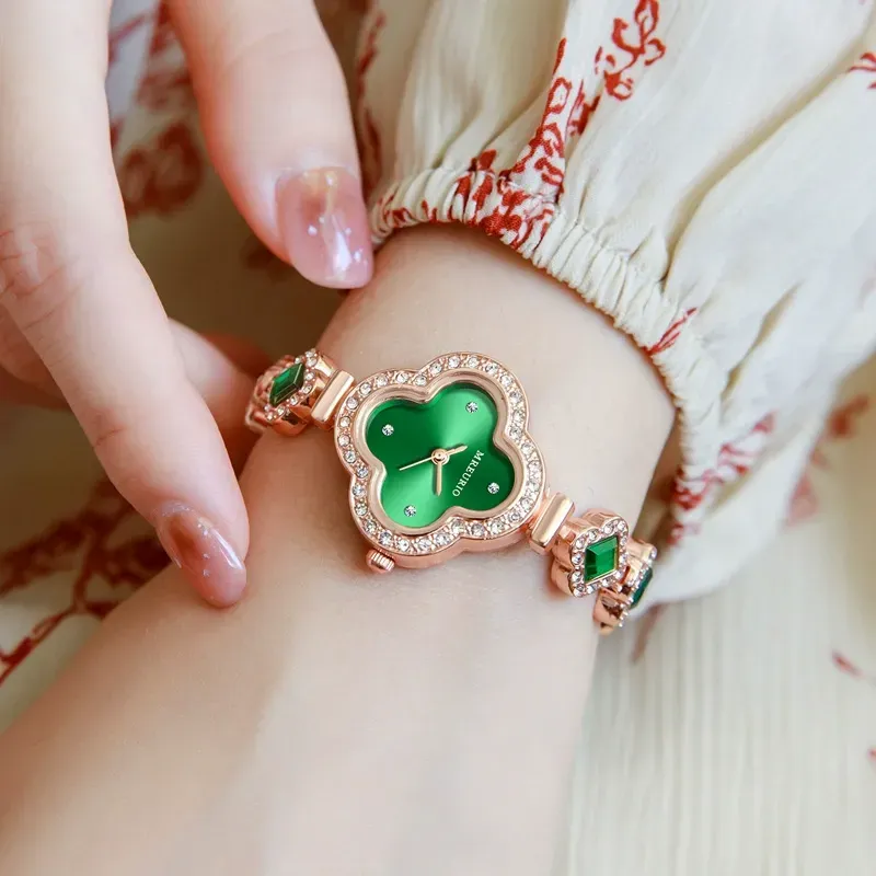 Hot-selling fashion four-leaf clover bracelet quartz watch