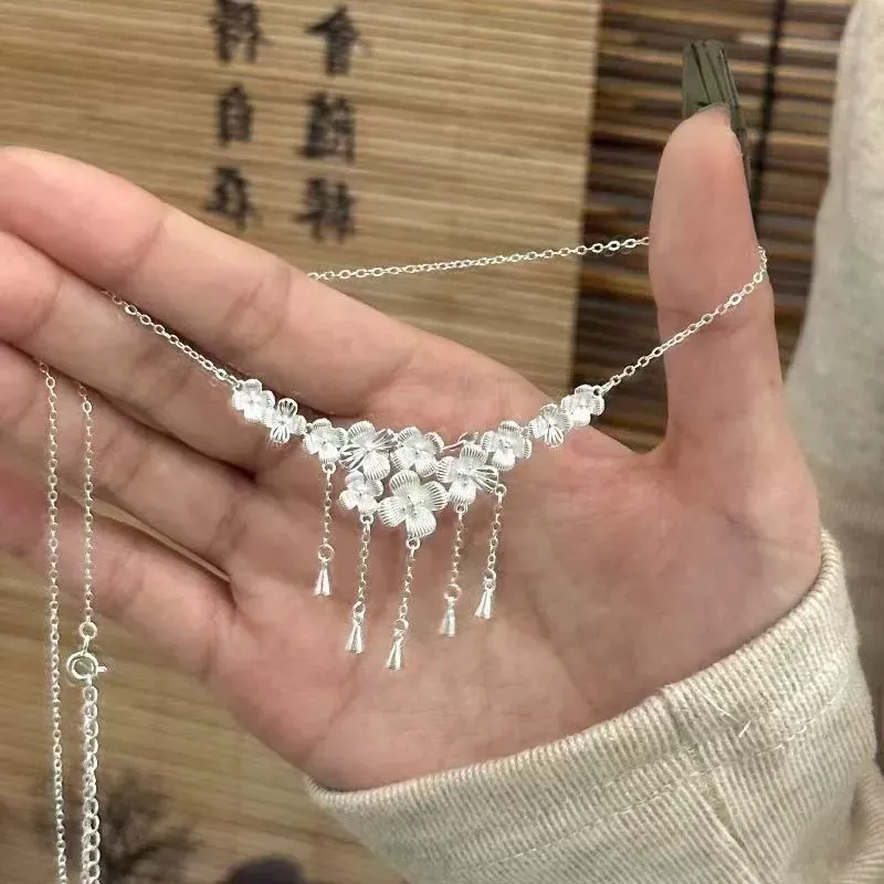 Exquisite and high-end tassel plum blossom necklace for women
