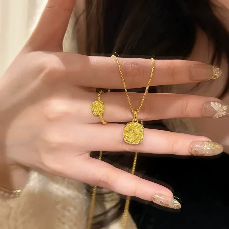 Sparkling brushed sugar cube necklace, titanium steel clavicle chain that won't fade accessories.