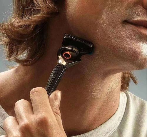 Best-selling, high-quality five-blade progressive stainless steel men's razor, with sharp and durable blades. Includes 1 razor handle and 8 blades.