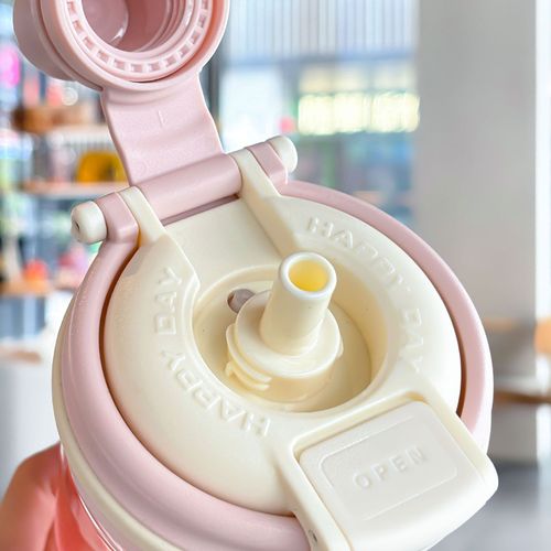 Large-capacity dual-drink plastic cup, stylish and cute tea and water separation design, portable straw cup for summer.