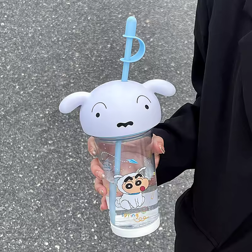 Crayon Shin-chan straw water bottle, 2026 new style, high-value design, Tritan high-temperature resistant cup for girls and students.