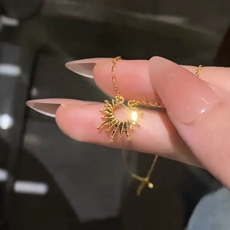 Unique sunflower pendant necklace High-end clavicle chain