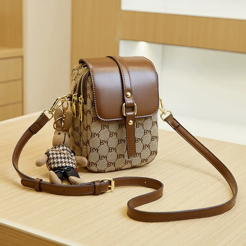 Exquisite Ladies Shoulder Bag High Quality PU Material Mobile Phone Vintage Fashion Bag Chain Decoration Hot Selling