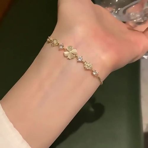 Lucky four-leaf clover bracelet for women ins niche versatile design five-flower bracelet new style gift for girlfriends