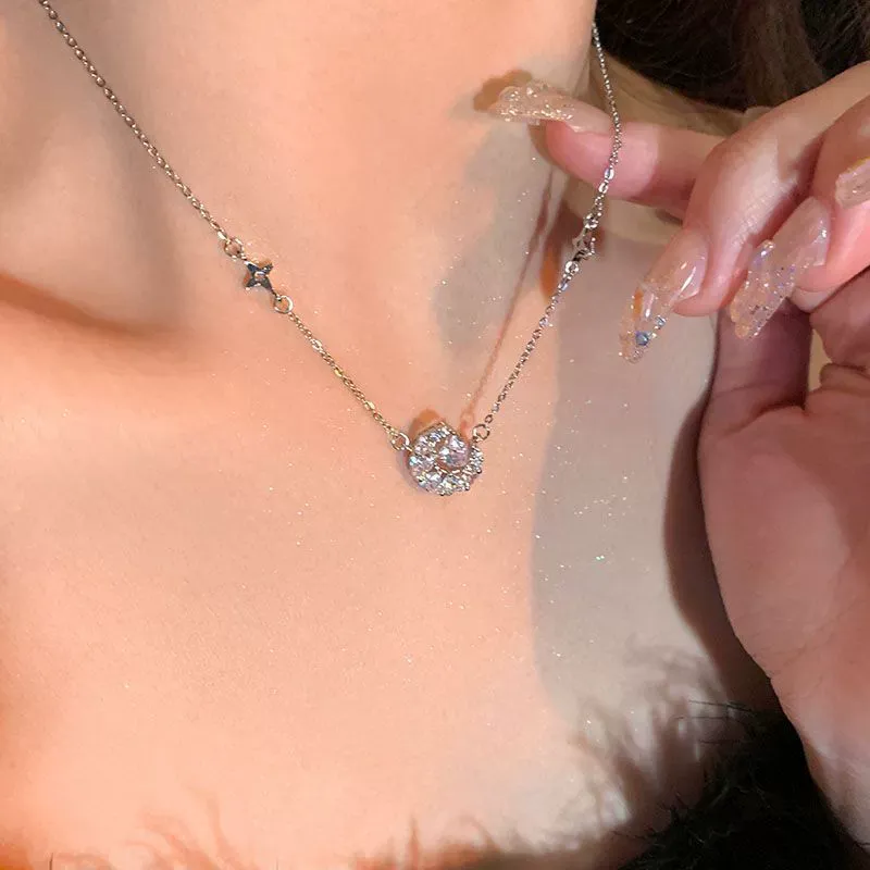 Dreamy Moon Necklace for Women, Heart-Shaped Zirconia Necklace, Niche Design, Clavicle Chain