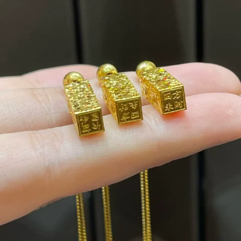 Gold-plated Wealth from All Directions mini gold bar necklace with dazzling shine, stamp-shaped clavicle chain.