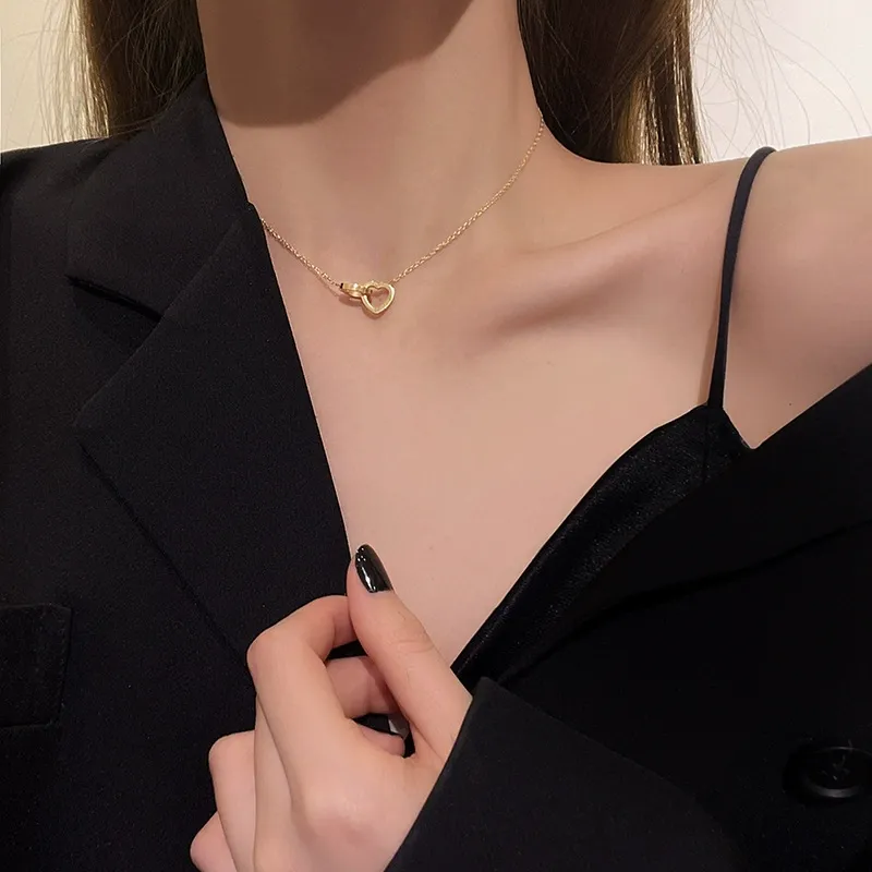 Double heart-shaped clavicle chain titanium steel elegant jewelry non-fading pendant