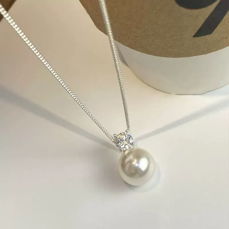 Sparkling diamond single pearl necklace for women