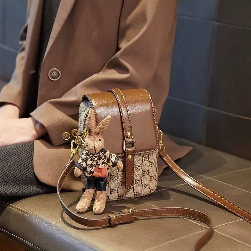 Exquisite Ladies Shoulder Bag High Quality PU Material Mobile Phone Vintage Fashion Bag Chain Decoration Hot Selling