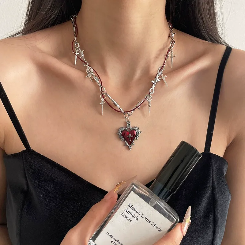 Personalized red heart stitching thorn cross necklace hip-hop hot girl clavicle necklace