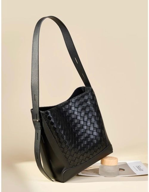 Versatile commuter bucket bag wide shoulder strap hand-woven tote bag women's shoulder