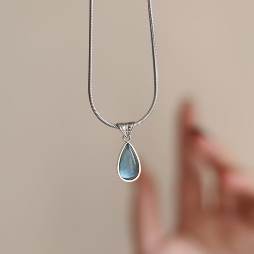 Niche French Style Collarbone Chain Pretty Titanium Steel Water Drop Glass Hypoallergenic Necklace for Women Fashion Jewelry