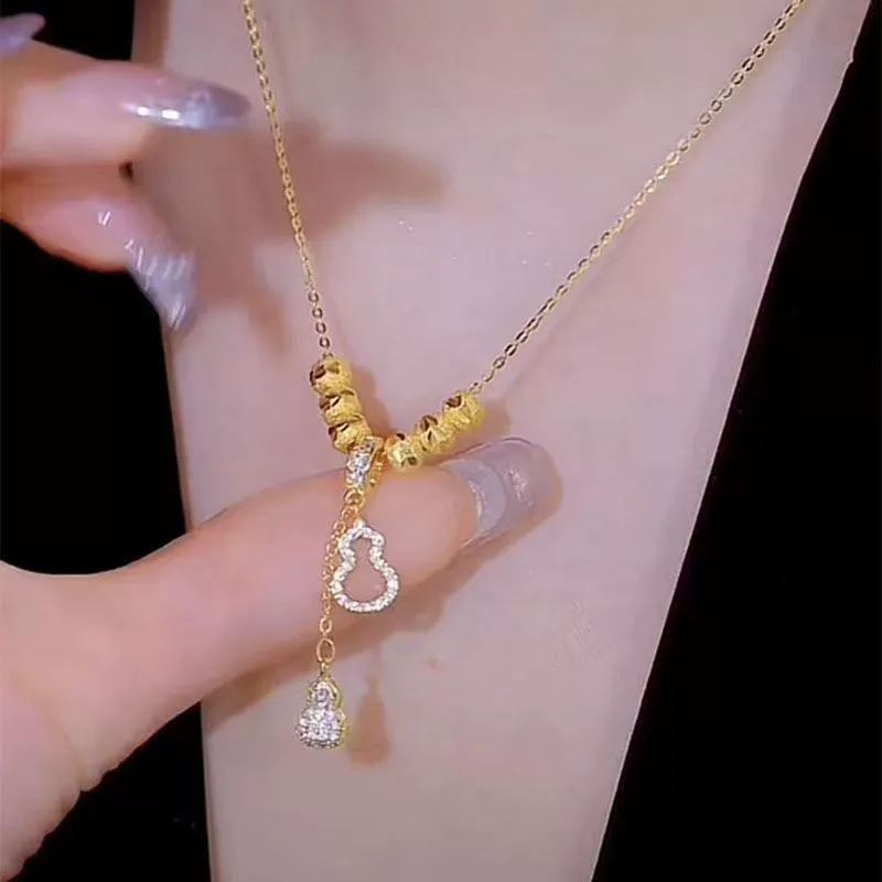 Popular gourd necklace, a stylish and elegant accessory.