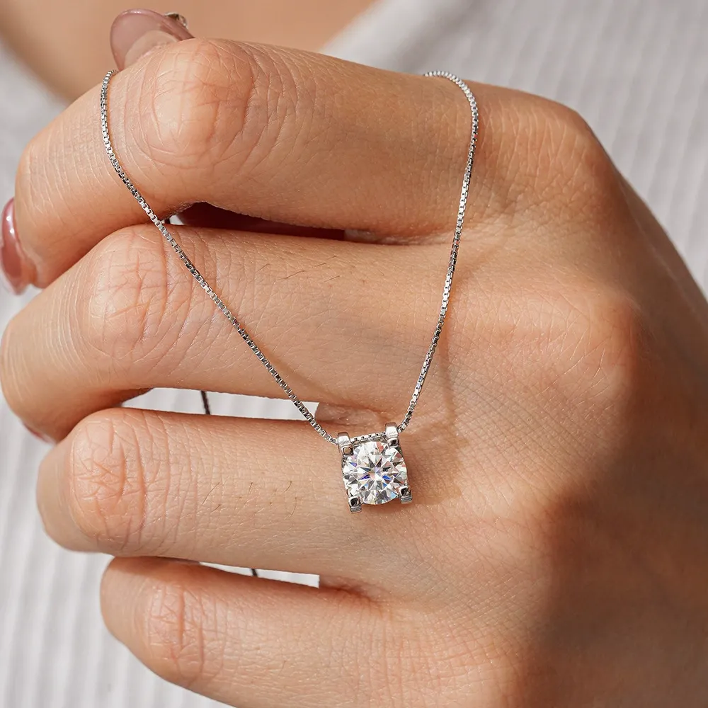 Titanium steel super shiny cube necklace Small and simple zircon clavicle chain