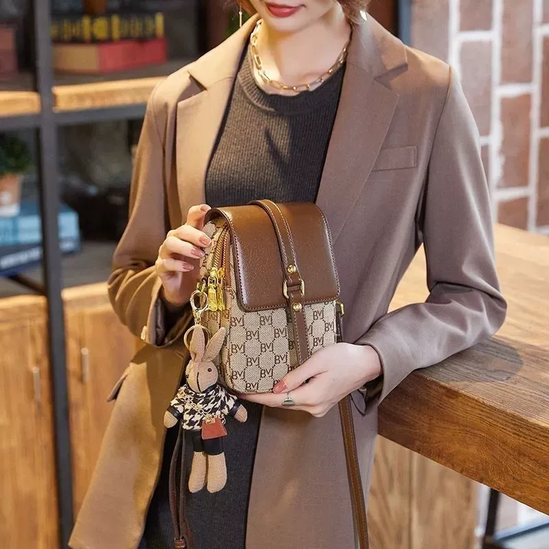 Exquisite Ladies Shoulder Bag High Quality PU Material Mobile Phone Vintage Fashion Bag Chain Decoration Hot Selling