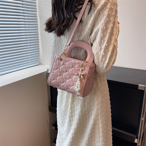 New pink textured fashion handbag, casual shoulder bag
