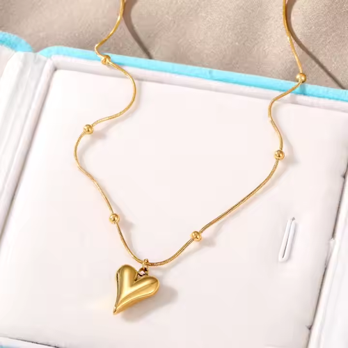 High Quality Peach Heart Vintage Light Luxury Stainless Steel Gold Plated Jewelry Love Pendant Long Gold Necklaces for Women