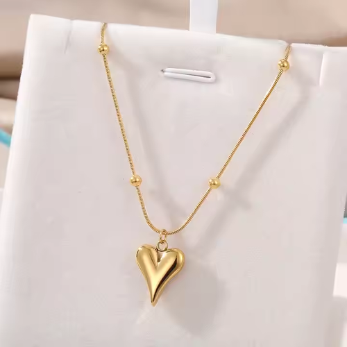 High Quality Peach Heart Vintage Light Luxury Stainless Steel Gold Plated Jewelry Love Pendant Long Gold Necklaces for Women