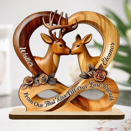 Graviert mit den Worten Ewige Liebe – Personalisierte, einlagige Holzplakette mit flachem Sockel.