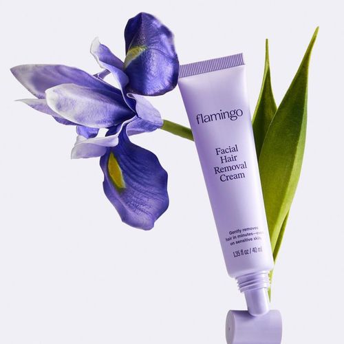 Quickly and gently removes facial hair—even on sensitive skin. Includes a precision tip for easy, touch-free application, post-removal Calming Serum to soothe skin, and step-by-step instructions.