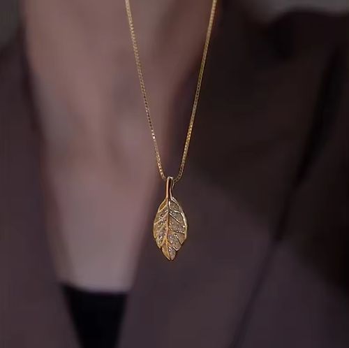 Elegant Rhinestone Tree Leaf Pendant Necklaces for Women Shiny Zircon Stainless Steel Metal Leaves Choker Simple Clavicle Chain