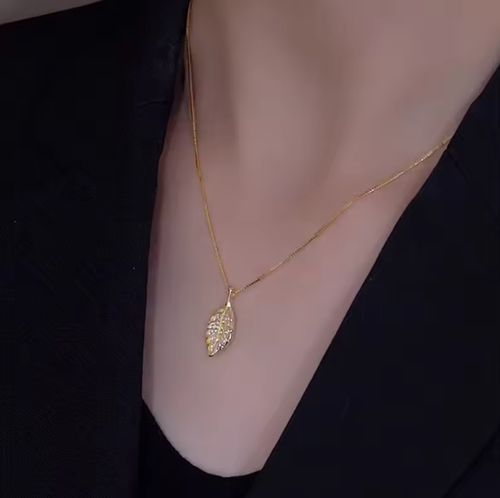 Elegant Rhinestone Tree Leaf Pendant Necklaces for Women Shiny Zircon Stainless Steel Metal Leaves Choker Simple Clavicle Chain