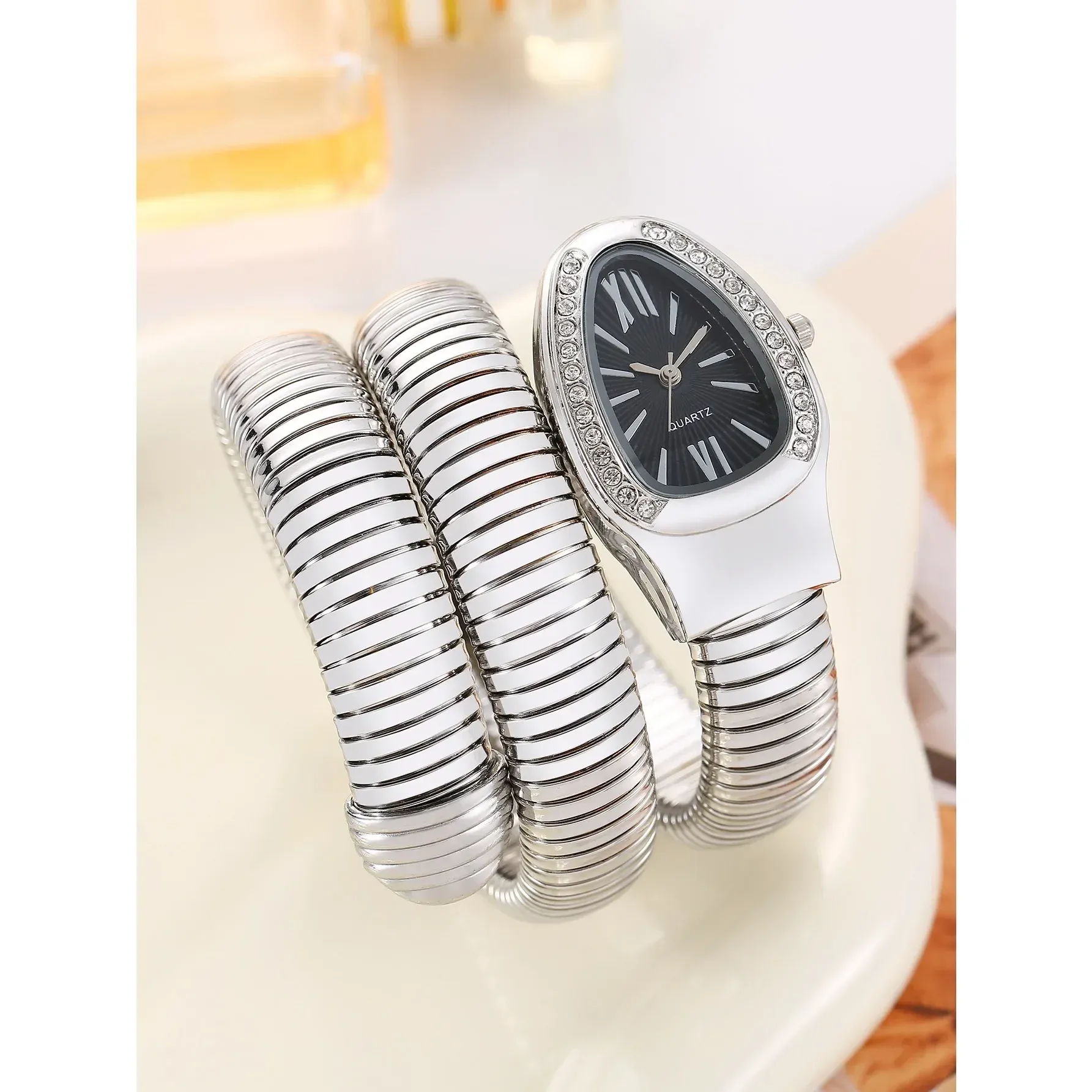 New Snake Diamond Women's Watch Personalized Fashion Wrapped Women's Quartz Watch Bracelet Women's Watch