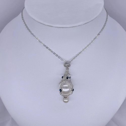 Vintage pearl mesh pocket necklace