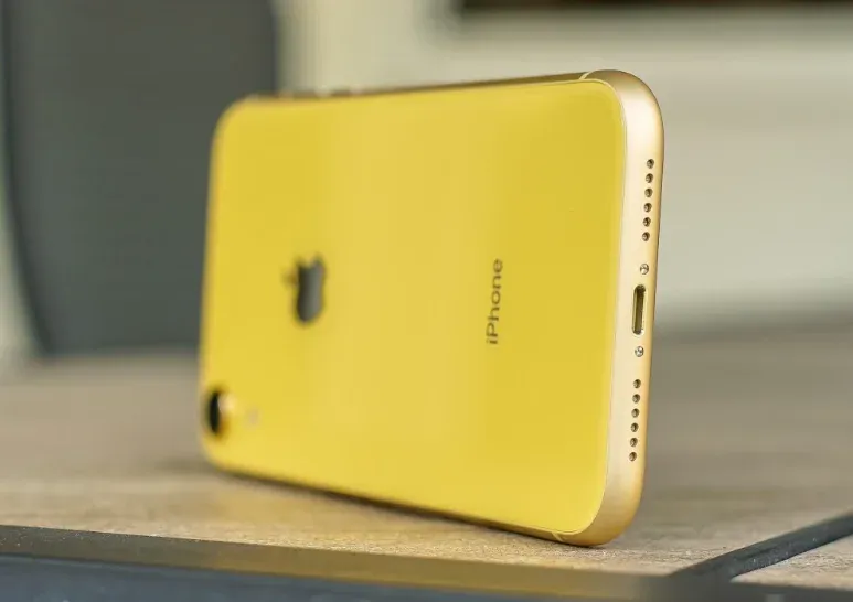 Original Apple phone iPhone XR 99% new, fully functional like new, great value offer (many colours to choose from)