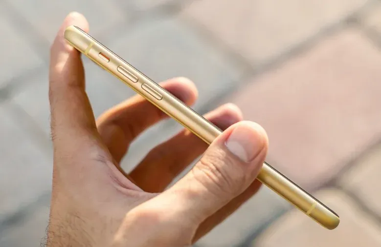 Original Apple phone iPhone XR 99% new, fully functional like new, great value offer (many colours to choose from)