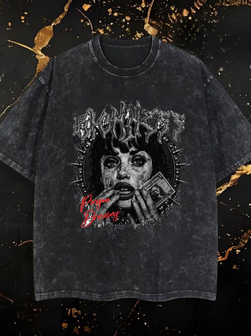 Gothic Rock Style Men's Graphic Tee Featuring Queen Of Spades And Raven Dream Design With Bleached Effect And Edgy Alternative Aesthetic For Music Lovers And Fashion Enthusiasts Casual Short Sleeve Top Suitable For Daily Wear And Concert Outfits Stylish Print Shirt For Fans Of Metal And Punk Culture Unique Artwork On Front Perfect Gift Idea