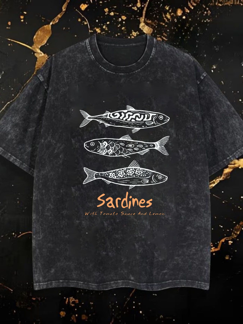 Retro Sardines With Tomato Sauce AndLemon Graphic Print Vintage Acid WashedMen T Shirt Funny Food Themed Crew NeckCasual Summer Short Sleeve Tee UniqueCanned Label Style Design For FishingLovers And Seafood Enthusiasts CoolStreetwear Top Gift Idea