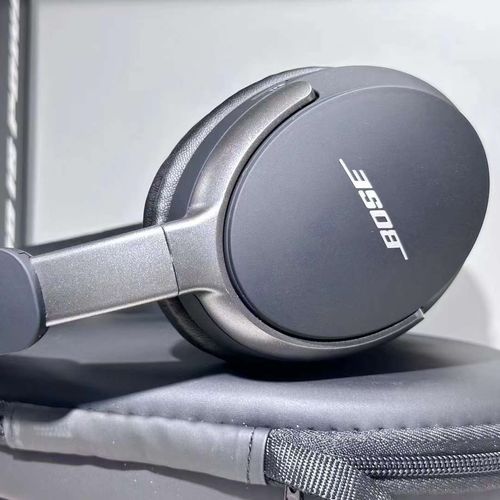Block Out the Noise, Stay Wrapped in All-Day Comfort