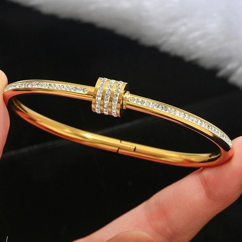 LuxeGlow 5-Piece Gold Bangle Collection 👑✨