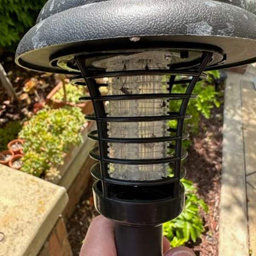 Lampada solare antizanzare