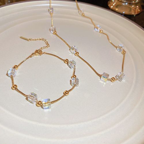 Crystal Cube Necklace - Titanium Steel Collarbone Chain for Women, Luxury Minimalist Design, Fashion Statement Piece for Influencers