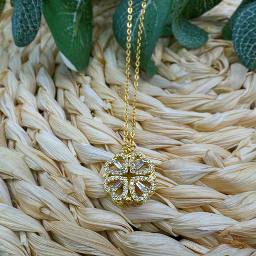 Clover Necklace for Women, Zircon Light Luxury Design, Minimalist Diamond-Inlaid Heart-to-Heart, Multi-Way Wear Magnetic Collar Chain