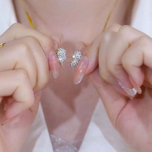 New Magnetic Snake Chain Necklace with Sparkling Zircon Heart | Dainty Unique Design for Trendy Women