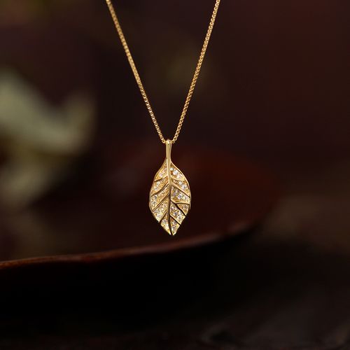 Golden Leaf Titanium Steel Necklace for Women - Fashionable Versatile Pendant Lock