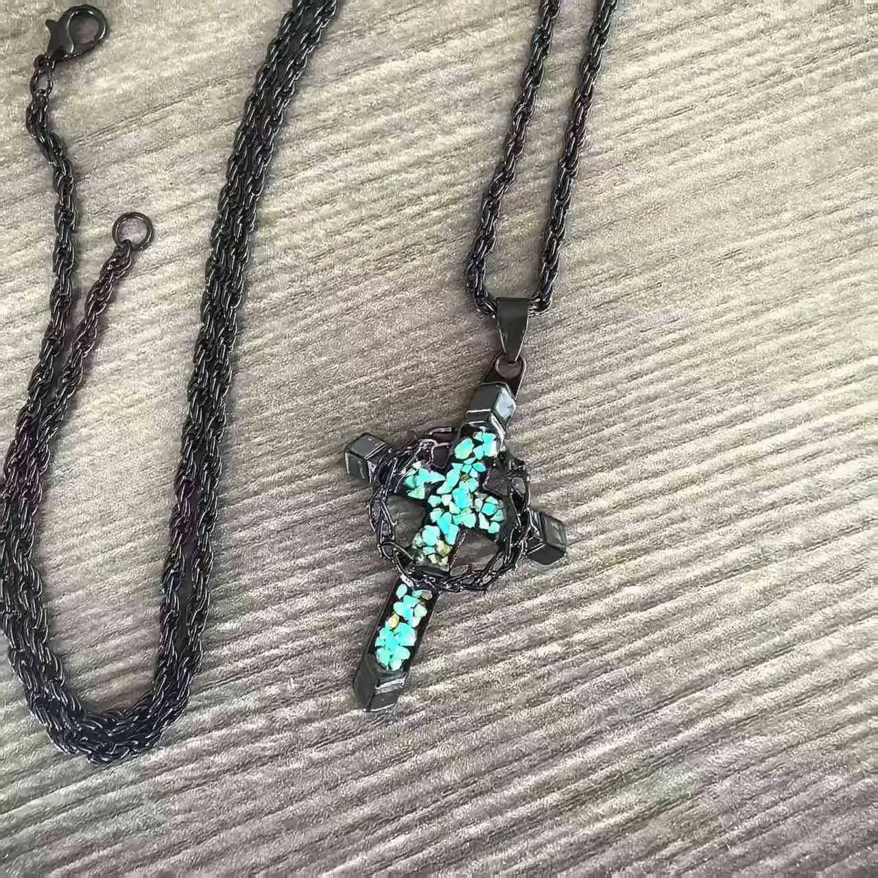 1Pcs Black Thorn Wrapped Cross Pendant Necklace Turquoise Chip Inlay Cross Necklace Vintage Gothic Mens Chain Jewelry