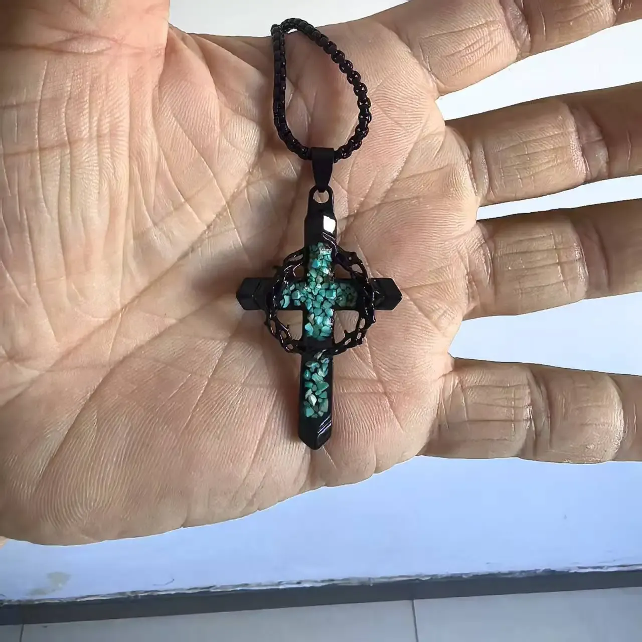 1Pcs Black Thorn Wrapped Cross Pendant Necklace Turquoise Chip Inlay Cross Necklace Vintage Gothic Mens Chain Jewelry