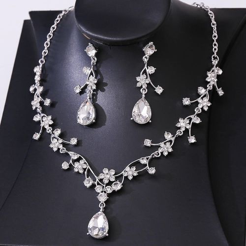 Luxury Crystal Rhinestone Necklace Earring Pendant Set for Women New Vintage Fashion Style for Weddings and Parties