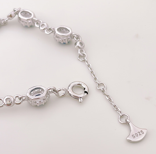 Fashionable and Luxury 925 Silver Inlaid High Carbon Diamond Versatile Simple Flower Women's Blue Treasure Egg Shaped Bracelet
