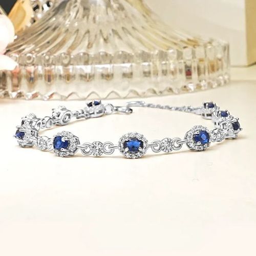 Fashionable and Luxury 925 Silver Inlaid High Carbon Diamond Versatile Simple Flower Women's Blue Treasure Egg Shaped Bracelet